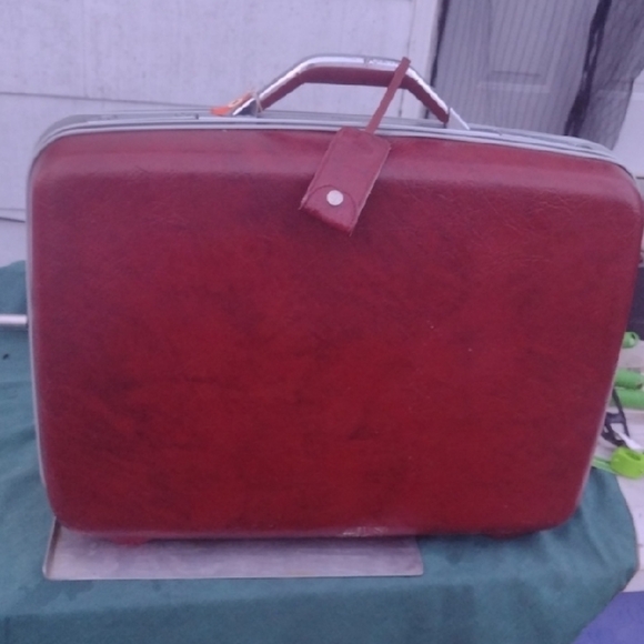 Samsonite Classic Red Leather Suitcase - Picture 1 of 3